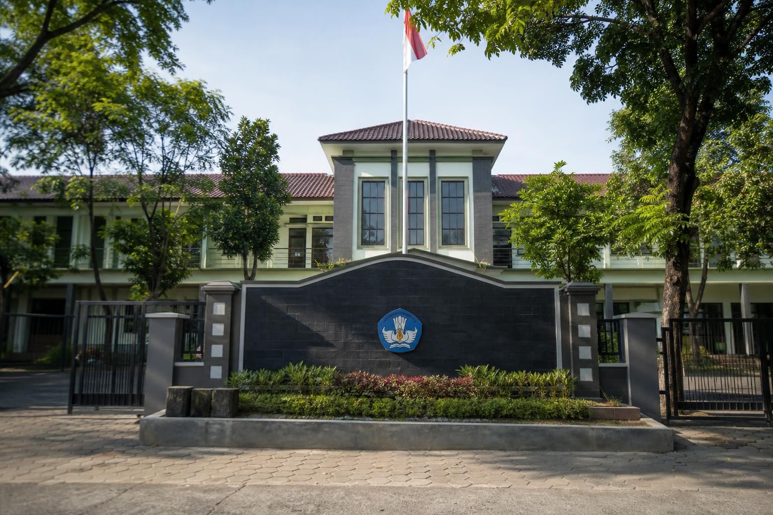 Alamat SMKN 2 Surakarta dan Profil Lengkap - Section illustration